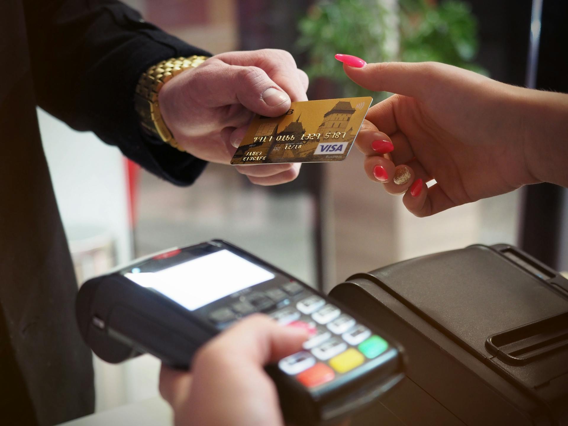 Emisión de tarjetas de seguro en PVC en Paraguay: AK Digital garantiza rapidez y satisfacción a los asegurados